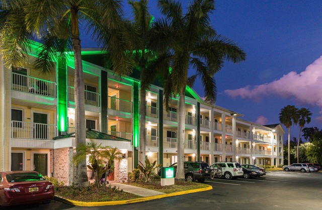 HomeTowne Studios by Red Roof Fort Lauderdale