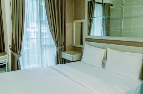 Homey and Warm Studio Room at Tifolia Apartment By Travelio