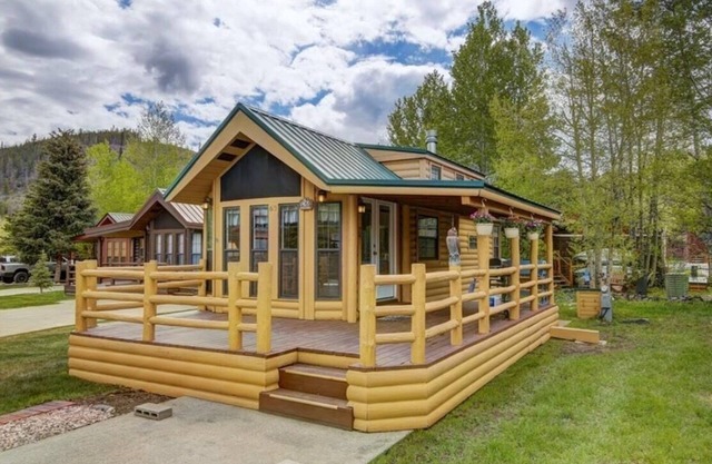 Homey Hideaway Chalet in family friendly Tiger Run, mins from Breckenridge