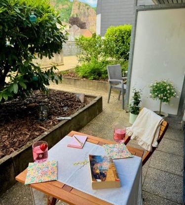 Homindays Terrace with Mountain Views River just Nearby