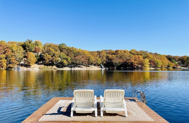 Honey House Lake Avalon Escape with private dock & wall-to-wall lake views.