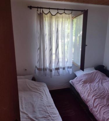 Honeyhouse Tjentiste, Foca