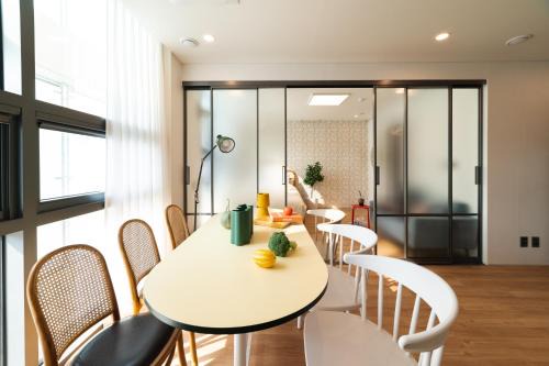 Hongik Univ Station Wave Family Suite #4