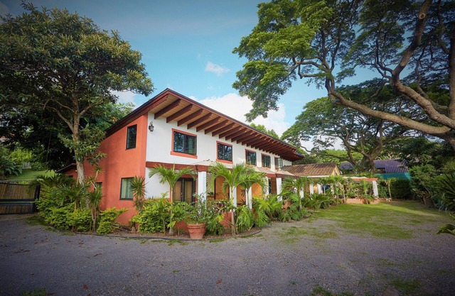 Honolulu Loft/Cottage for 2
