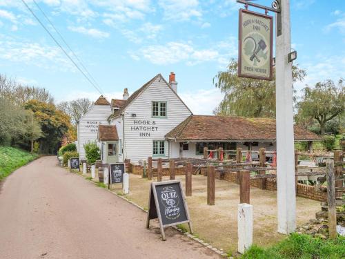 Hook & Hatchet - Uk48201