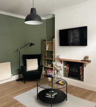 Hoole House- Bright and modern 2 bedroom house, close to Chester train station and the City Centre