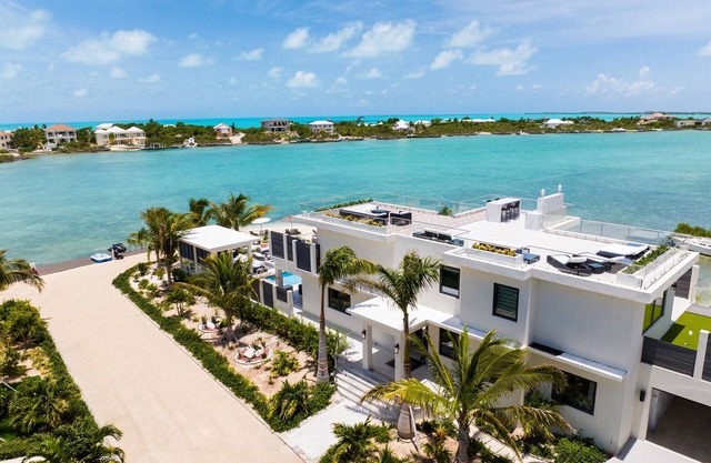 Horizon Beachfront Villa in Chalk Sound