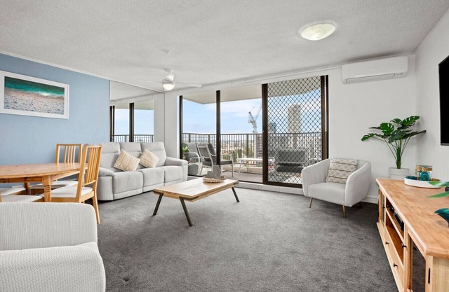 Horizons in Burleigh - Views, Central & Car Park