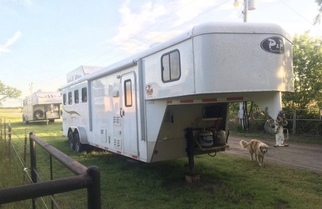 Horse Trailer W/Living Quarters