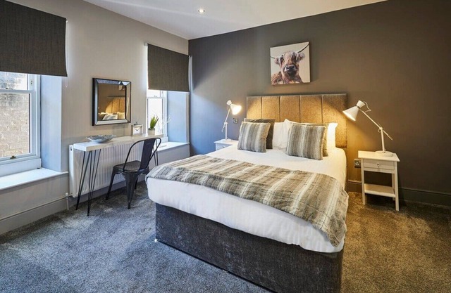Host & Stay | Rooftops Grey