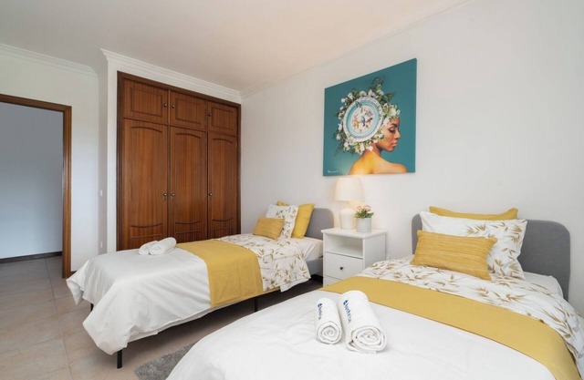 Host Wise - Sunny Cozy Flat w/Terrace | São João