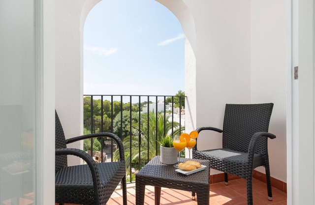 HOSTAL TALAMANCA HAB. DB BALCON - Cosy hostel recently refurbished near the beach. Free Wi