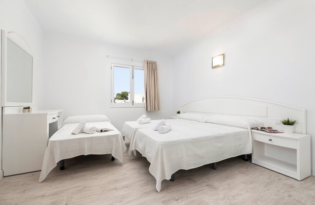 HOSTAL TALAMANCA HAB. TRIPLE - Friendly hostel recently refurbished just a stone's throw f