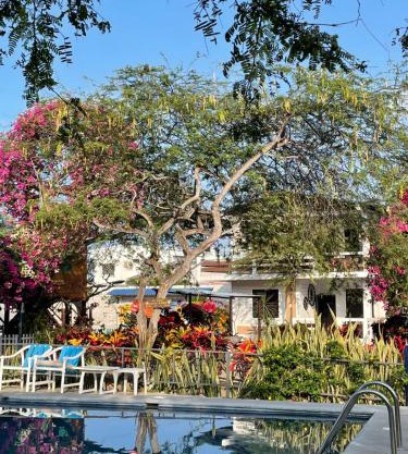 Hosteria El Jardin de Playas