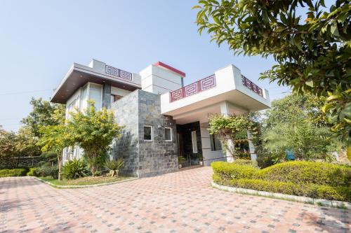 Hostie Vedika - 3BHK Farm House 40Mins from Gurgaon-Delhi