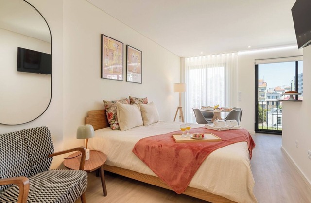 HostWise - Stylish Flats w/Balcony