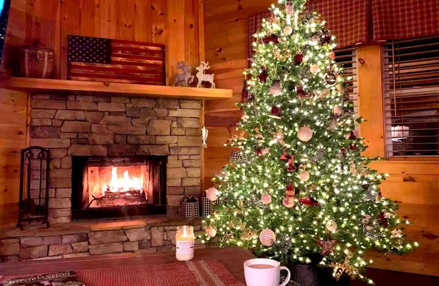 HOT TUB-Book NOW! Sleeps 8-Toccoa River-GoneFishInn