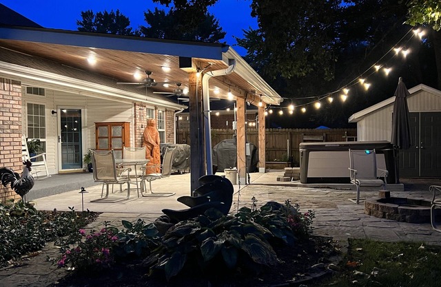 Hot tub, fire pit, great outdoor space, by Coler bike trails, Bentonville Square