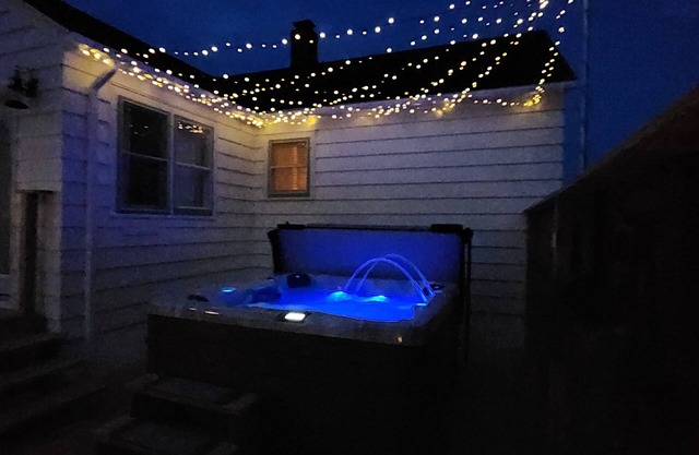 Hot Tub House Kipling Cottages Deck Fire Pit 2 bed/1 bath Smart TVs WiFi