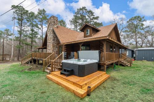 Hot Tub, Log Cabin, Lake Front, Fireplace