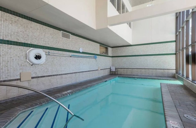 Hot Tub Nights & Arcade Days in a Villa Made for Family Fun l 2 Rooms w/Kitchen