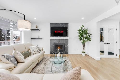 Hot Tub Patio Netflixgamesfireplacesleeps 8