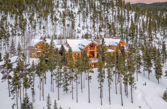 Hot Tub + Ski Shuttle - Point View Place