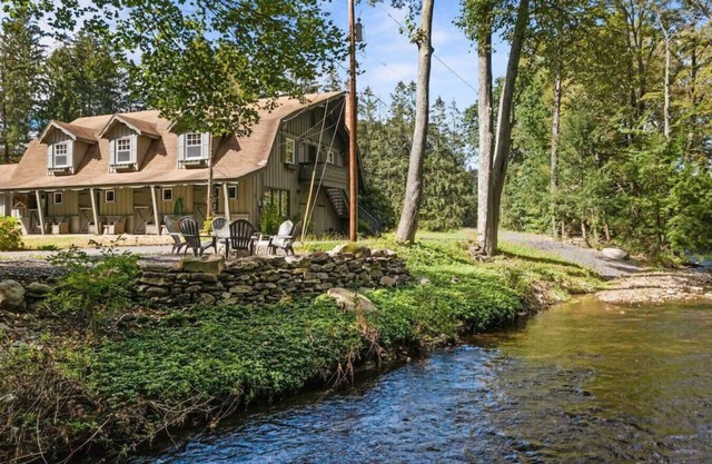 Hot Tub + Treehouse, Peloton & Bunks | Sleeps 13
