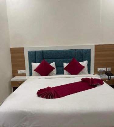 Hotel Apple Rose Near Harish Dhaba