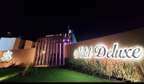 Hotel Motel Deluxe