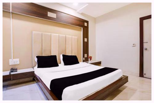 Hotel Park-Resort Bhubaneshwar Near Railway Station - A Premium Hotel Lift Facilites And Parking ,wifi - Fully Air Conditioning Luxury Room