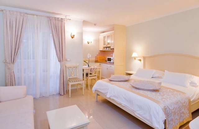 Hotel Sunceva Postelja Brela - Studio with balcony and sea side view