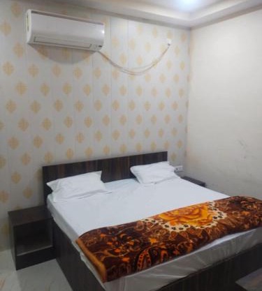 Hotel Varanasi Paradise - Best Seller - Parking facilities