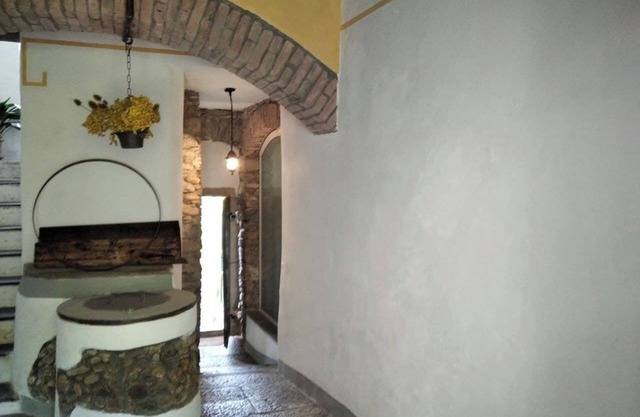 House inserted in a hamlet of 1600, in the green, behind the 5 Terre