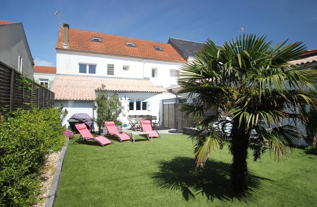 House 10 persons with garden in the heart of Chatelaillon