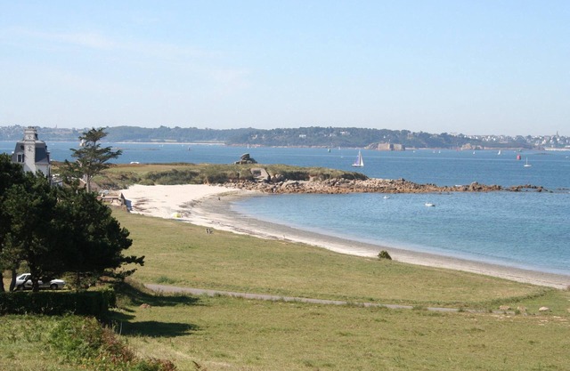 house 150 m from the sea and the GR34 coastal path in plougasnou