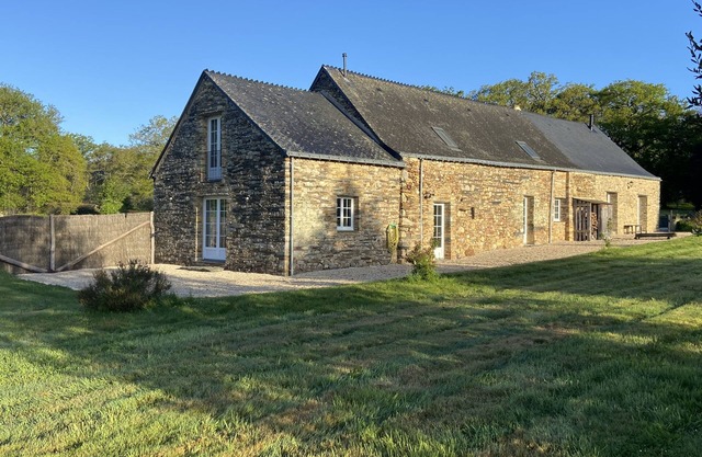 House 200 m2 for 11 people with heated swimming pool.