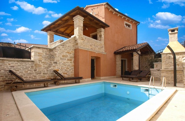 House 2014/28564 (Istria - Žminj), 30000m from the beach