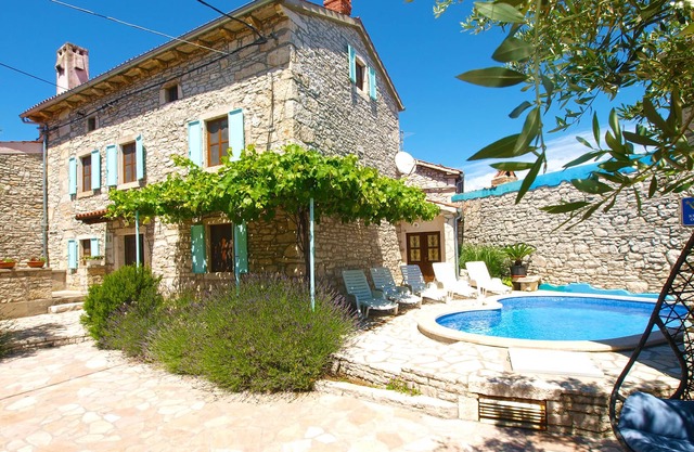 House 661/1576 (Istria - Barban), 20000m from the beach