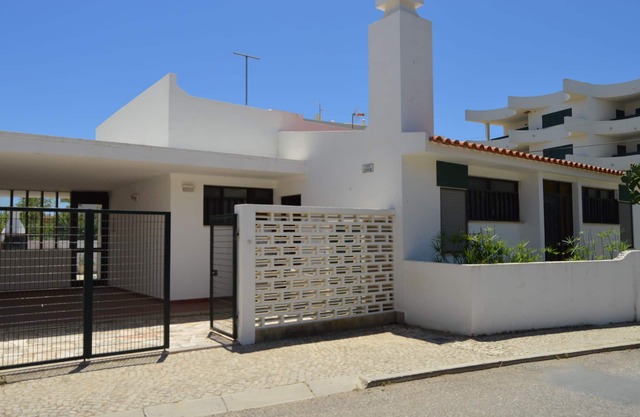 HOUSE A 250 METERS FROM THE BEACH, WITH GARAGE, TERRACE AND BARBECUE