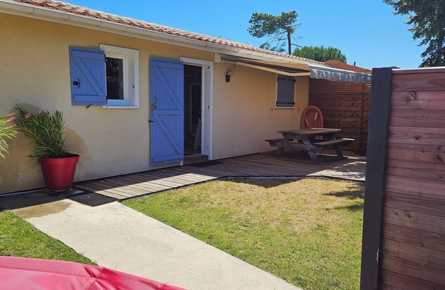 House Arcachon basin near beach cycle path