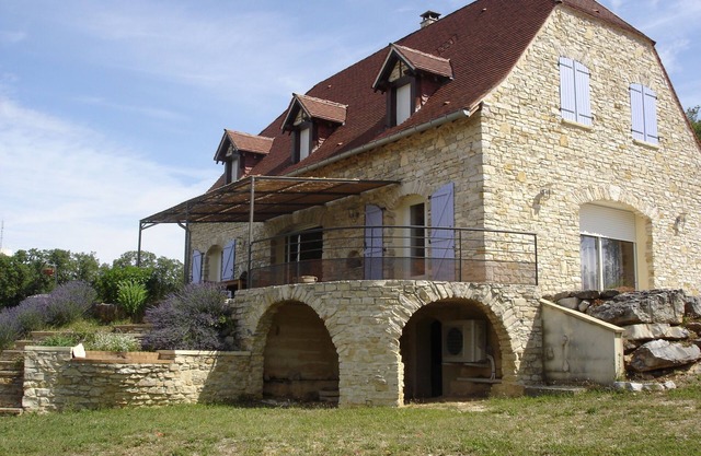 house between Lot and Périgord 8 people swimming pool