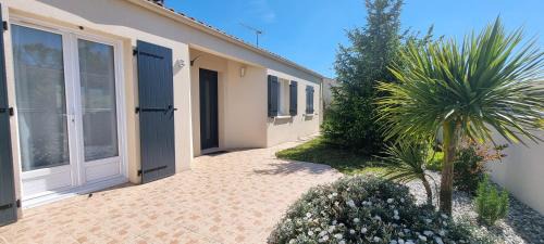 HOUSE CLOSE TO ROYAN AND SEASIDE, GROUND FLOOR, QUIET AND COMFORTABLE