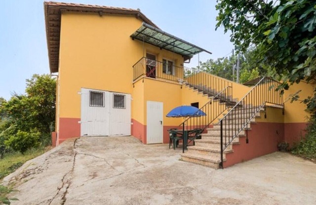 House 'El Trabaz' with Mountain Views and Private Garden