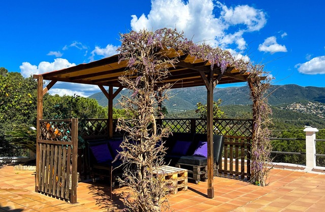 House for 10 people with private pool, barbecue and free Wi-Fi