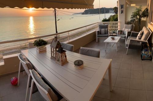 HOUSE IN FRONT OF THE SEa!