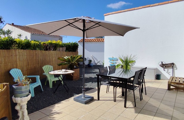 House in gated community with shared pool