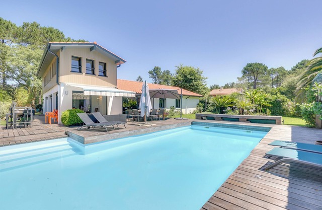 House in Hossegor heated pool, air conditioning, near marine lake