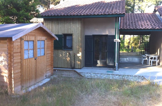 House in residence, quiet location, on the edge of the wood, near the ocean