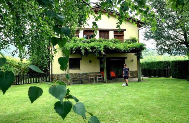 House in the Vall d'en Bas, near bike lane-free swimming pools. Fantastic views.